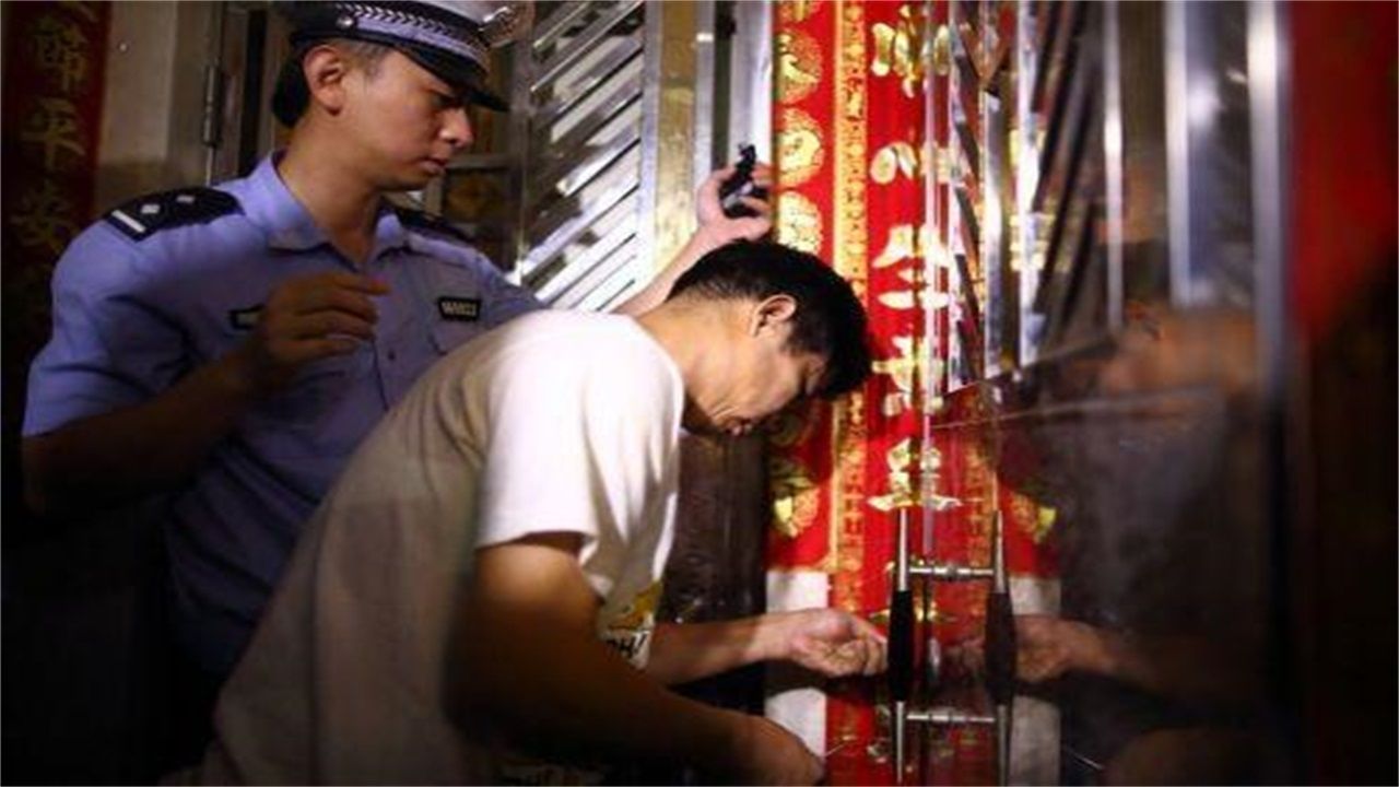 吉林请开锁师傅开了锁后，师傅为什么一般都不进门，就算主人请也不进去？